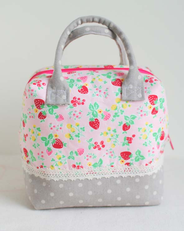 Enjoy the Sewing :: A Strawberry Ellie Travel Case by Fabric Mutt